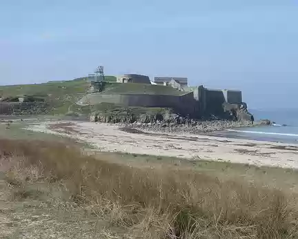 PXL000 Départ du Fort de Penthièvre qui défend la presqu'île.
